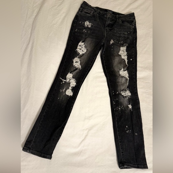 Judy Blue Denim - Judy Blue Black Distressed boyfriend fit Jeans